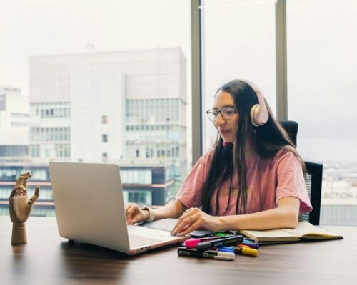 Pourquoi réécouter le même morceau en boucle libère votre créativité