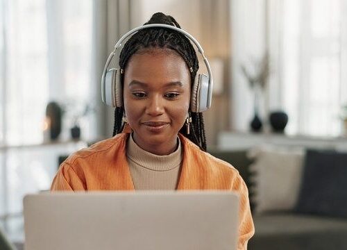 Silence absolu ou fond sonore : quel est le véritable allié de notre cerveau au travail ?
